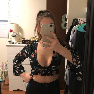 Front tie American Eagle shirt